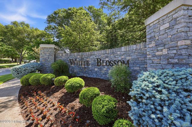 10122 Springhurst Gardens Cir, Louisville, KY 40241