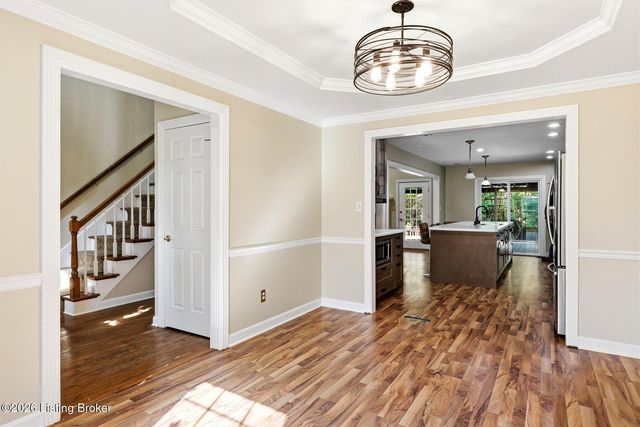 10122 Springhurst Gardens Cir, Louisville, KY 40241