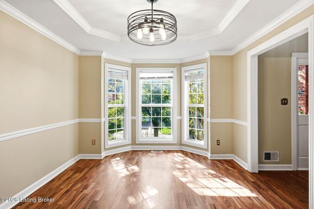 10122 Springhurst Gardens Cir, Louisville, KY 40241