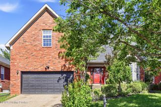 10122 Springhurst Gardens Cir, Louisville, KY 40241