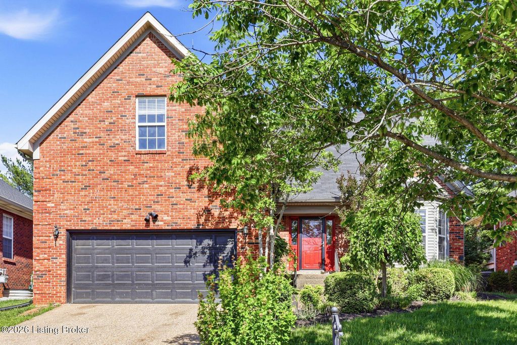 10122 Springhurst Gardens Cir, Louisville, KY 40241