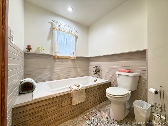 5969 E 620 Road, Locust Grove, OK 74352