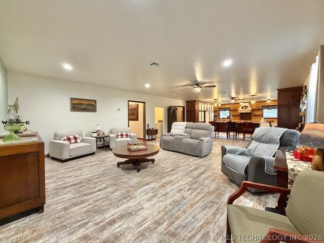 5969 E 620 Road, Locust Grove, OK 74352