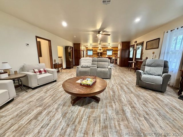 5969 E 620 Road, Locust Grove, OK 74352