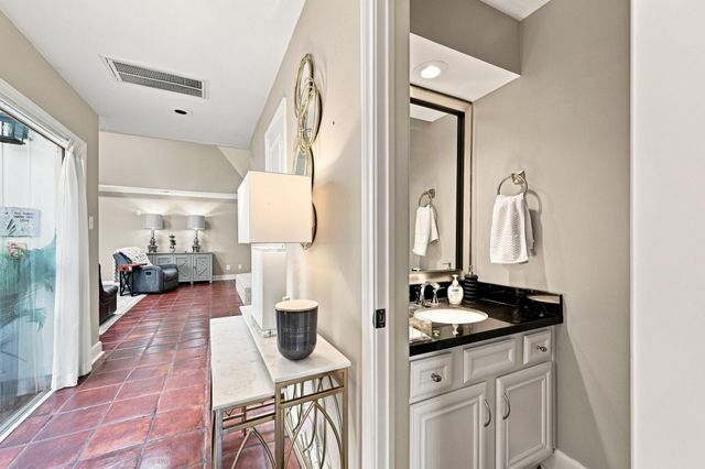 419 E Fair Harbor Lane, Houston, TX 77079
