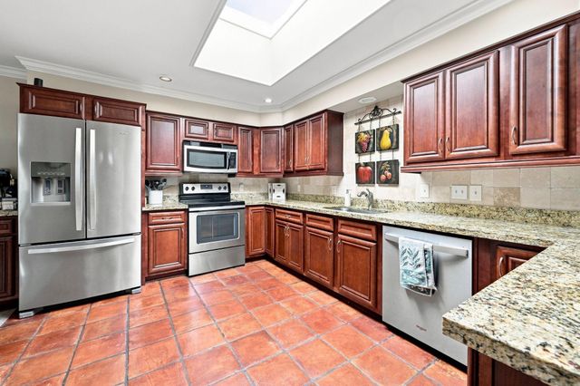 419 E Fair Harbor Lane, Houston, TX 77079