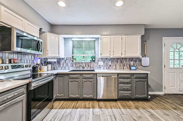 115 Lazy Hollow Drive, League City, TX 77573