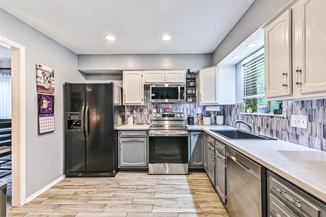 115 Lazy Hollow Drive, League City, TX 77573