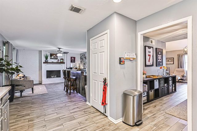 115 Lazy Hollow Drive, League City, TX 77573