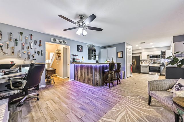 115 Lazy Hollow Drive, League City, TX 77573