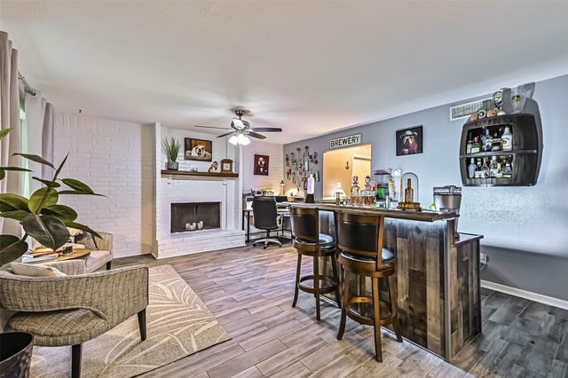 115 Lazy Hollow Drive, League City, TX 77573