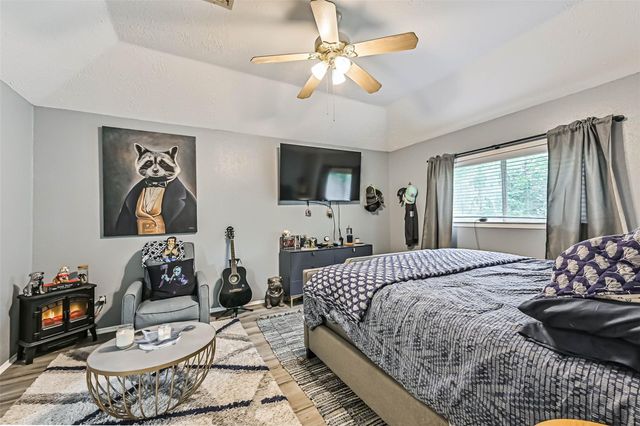 115 Lazy Hollow Drive, League City, TX 77573