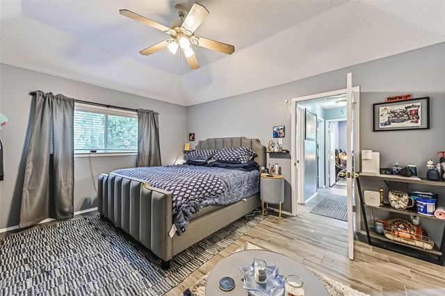 115 Lazy Hollow Drive, League City, TX 77573