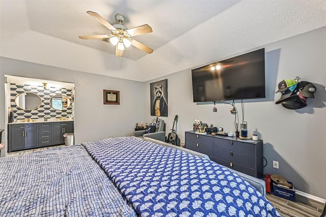 115 Lazy Hollow Drive, League City, TX 77573