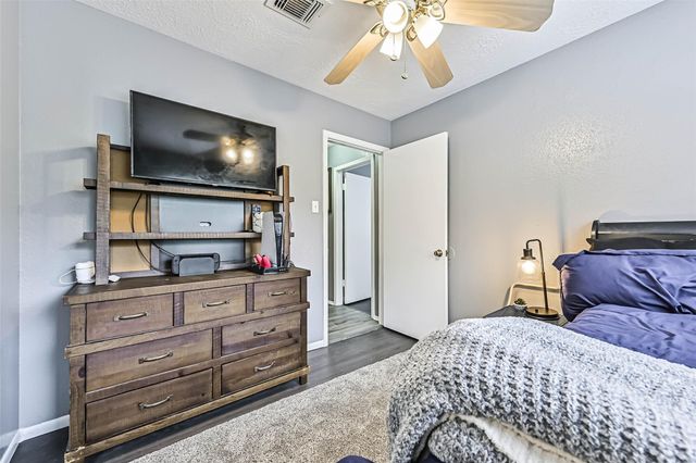 115 Lazy Hollow Drive, League City, TX 77573