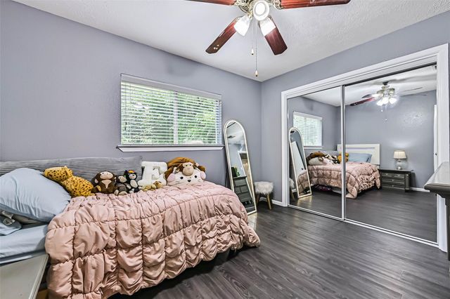 115 Lazy Hollow Drive, League City, TX 77573