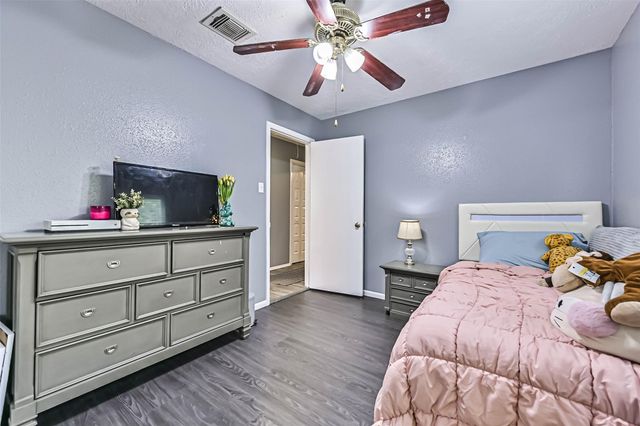 115 Lazy Hollow Drive, League City, TX 77573