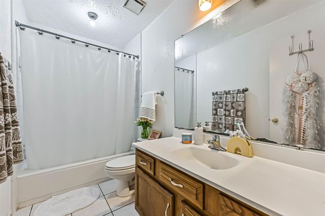 115 Lazy Hollow Drive, League City, TX 77573