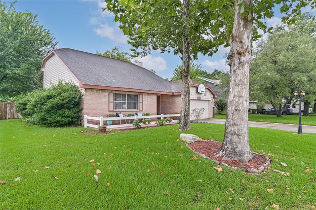 115 Lazy Hollow Drive, League City, TX 77573