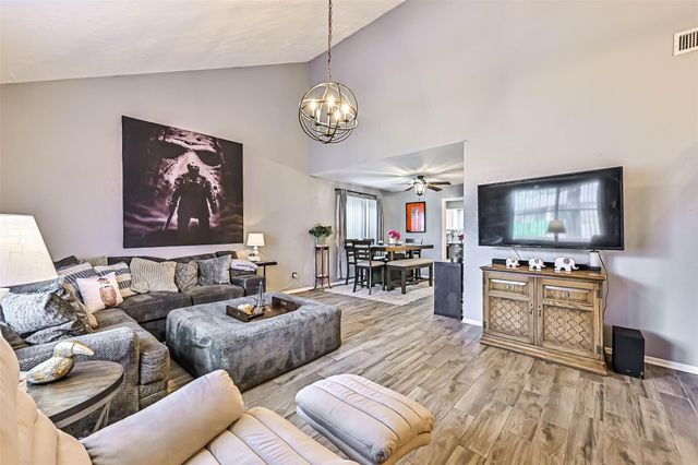 115 Lazy Hollow Drive, League City, TX 77573