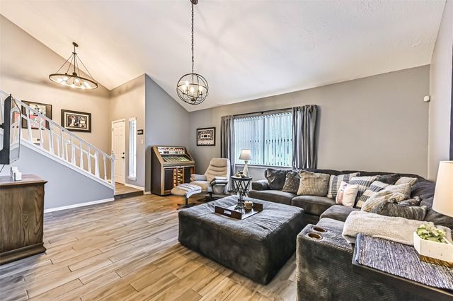 115 Lazy Hollow Drive, League City, TX 77573