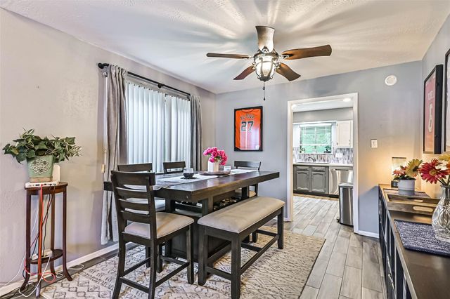 115 Lazy Hollow Drive, League City, TX 77573