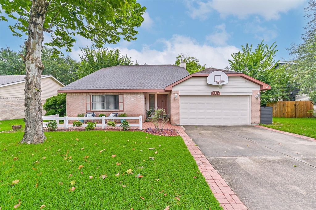 115 Lazy Hollow Drive, League City, TX 77573