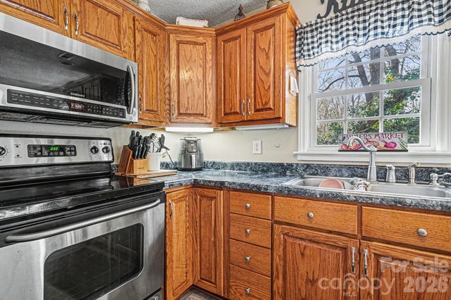 5069 W Piedmont Circle, Conover, NC 28613