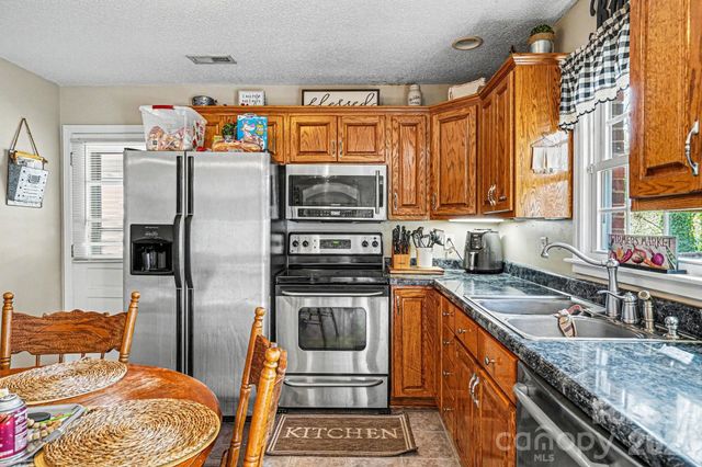 5069 W Piedmont Circle, Conover, NC 28613