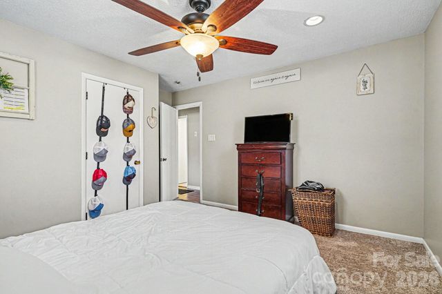 5069 W Piedmont Circle, Conover, NC 28613