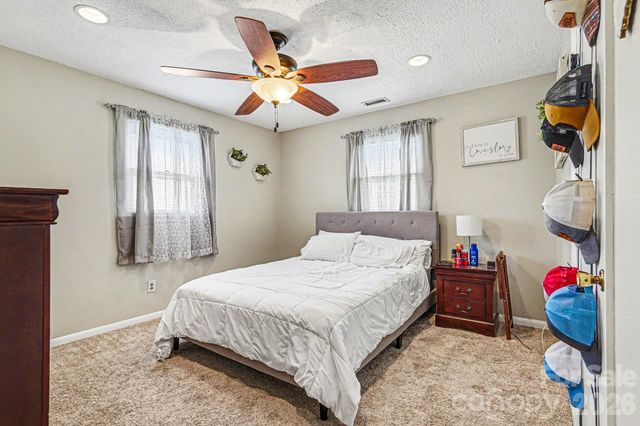 5069 W Piedmont Circle, Conover, NC 28613