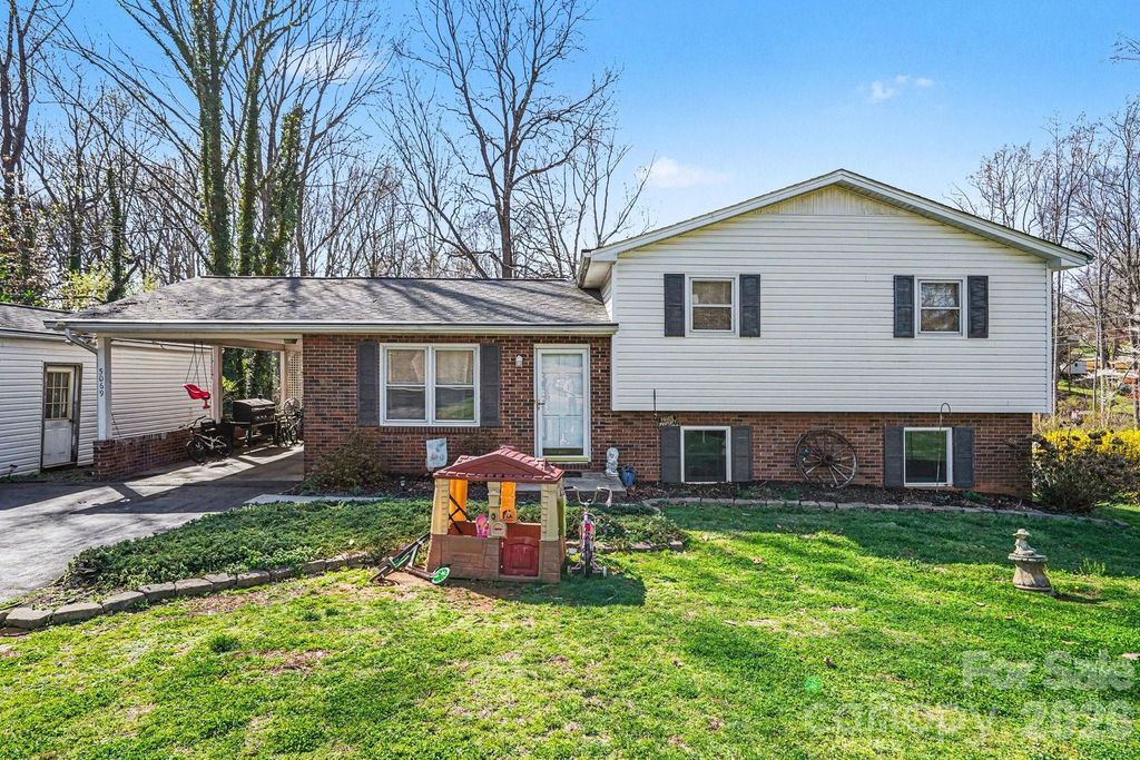 5069 W Piedmont Circle, Conover, NC 28613