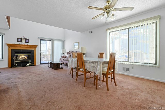 2 Linda Court, Nanuet, NY 10954