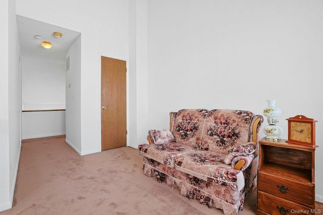 2 Linda Court, Nanuet, NY 10954