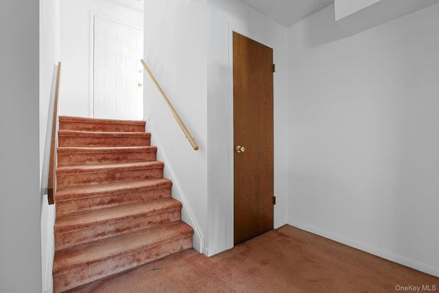 2 Linda Court, Nanuet, NY 10954