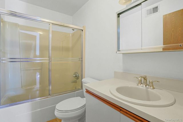 2 Linda Court, Nanuet, NY 10954