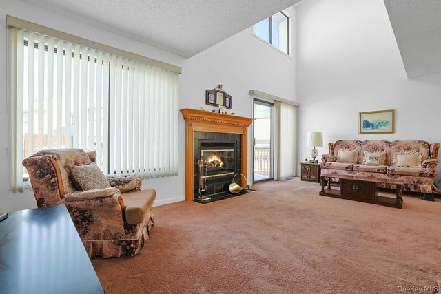 2 Linda Court, Nanuet, NY 10954