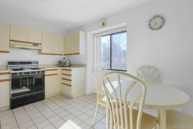 2 Linda Court, Nanuet, NY 10954