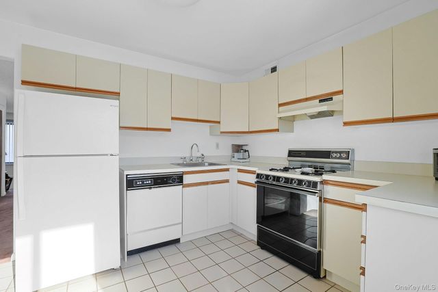 2 Linda Court, Nanuet, NY 10954