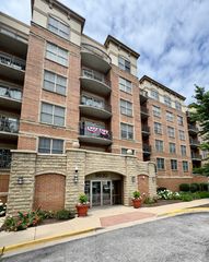 9530 Cook Avenue 305, Oak Lawn, IL 60453