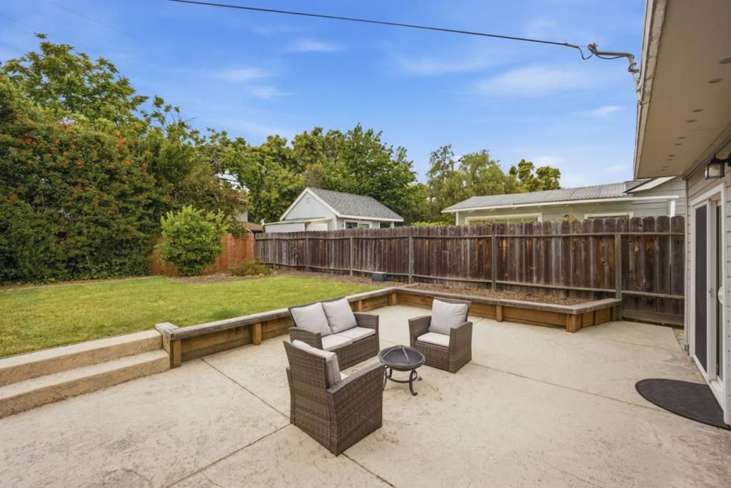 Image 15 of property listing at 1425 Royal Avenue, San Mateo, CA 94401