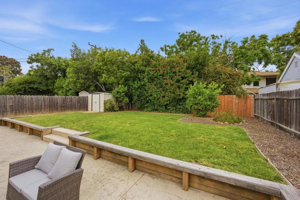 Image 16 of property listing at 1425 Royal Avenue, San Mateo, CA 94401