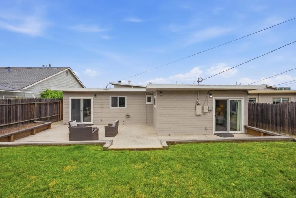 Image 17 of property listing at 1425 Royal Avenue, San Mateo, CA 94401