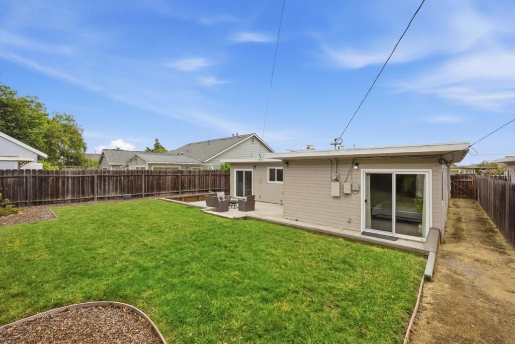 Image 18 of property listing at 1425 Royal Avenue, San Mateo, CA 94401