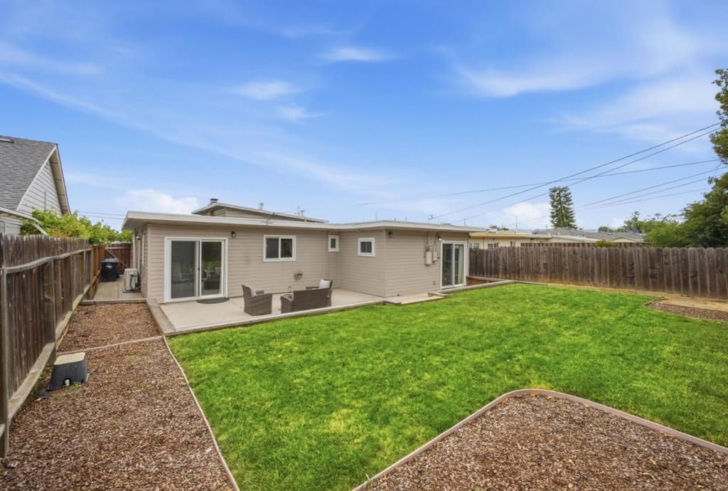 Image 19 of property listing at 1425 Royal Avenue, San Mateo, CA 94401