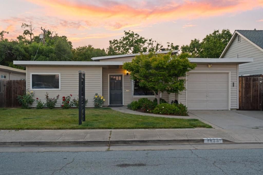 Image 20 of property listing at 1425 Royal Avenue, San Mateo, CA 94401