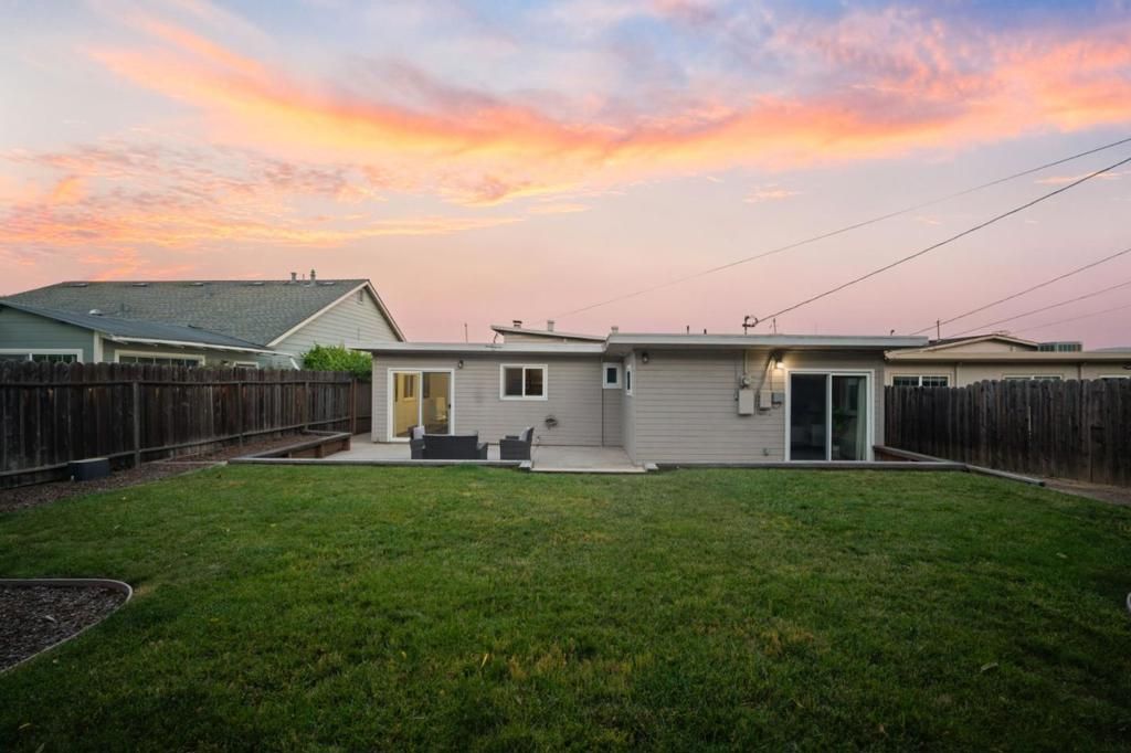 Image 24 of property listing at 1425 Royal Avenue, San Mateo, CA 94401