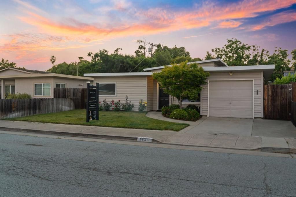 Image 25 of property listing at 1425 Royal Avenue, San Mateo, CA 94401