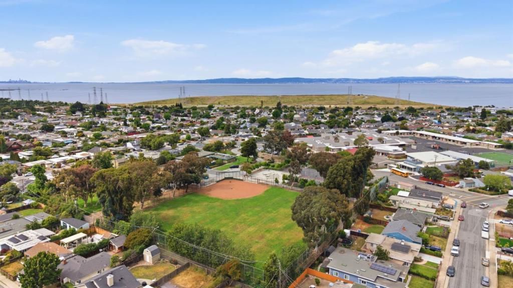 Image 31 of property listing at 1425 Royal Avenue, San Mateo, CA 94401