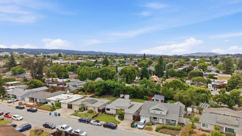 Image 32 of property listing at 1425 Royal Avenue, San Mateo, CA 94401